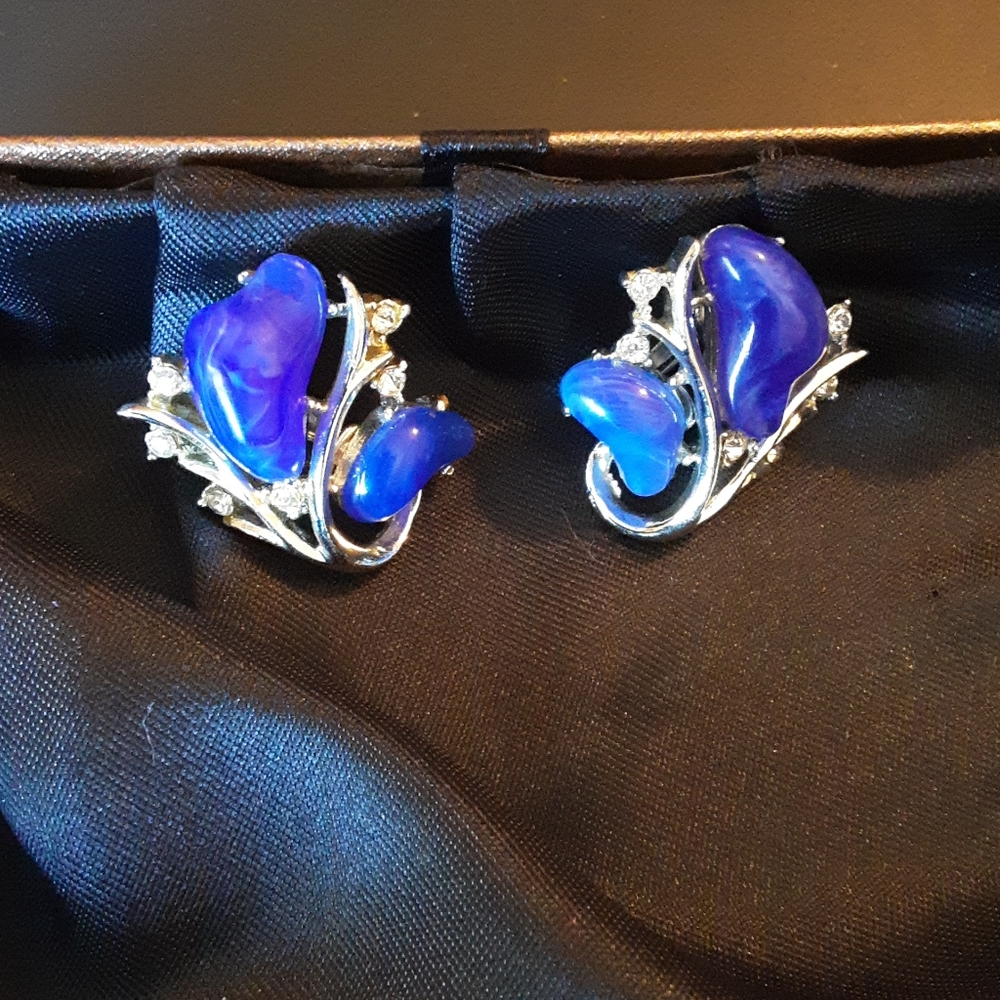 Vintage Coro Blue Clip-on Earrings